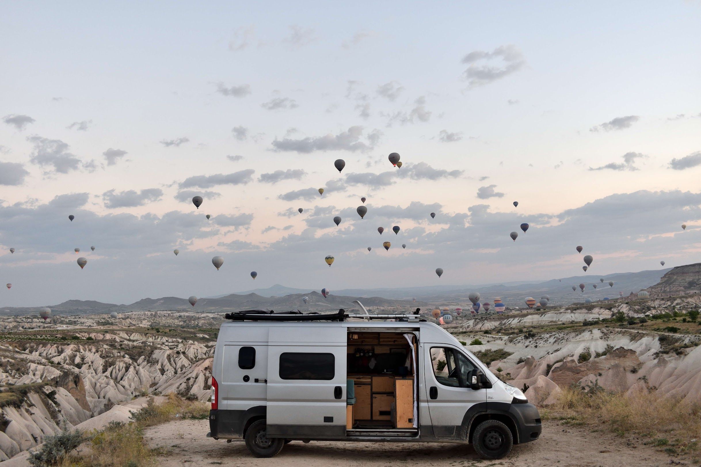 Vanlife en voyage avec kit solaire vanlife