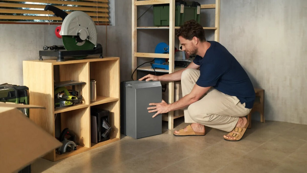 Mise en place de la batterie d&rsquo;extension EB 5000 au sol, sans travaux lourds