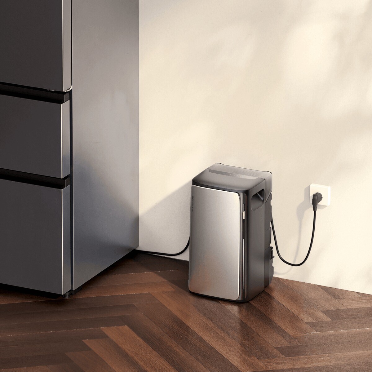 EcoFlow STREAM Ultra installé dans une cuisine, branché sur une prise murale