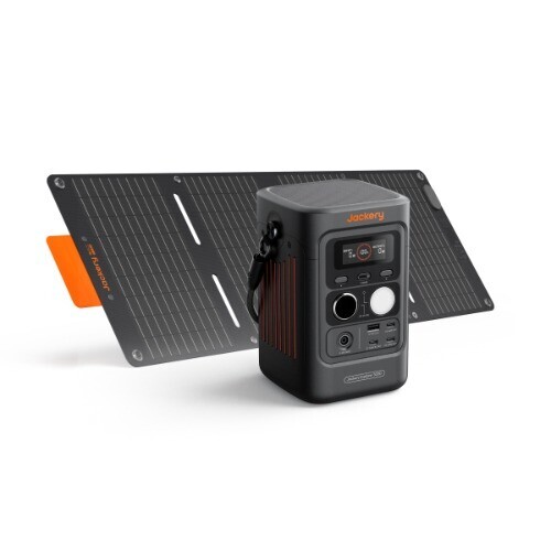 Jackery Explorer 300D en recharge avec un panneau solaire pliable SolarSaga