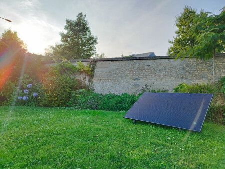 EasySupport inclinaison réglable au sol, mur et bacon kit solaire plug and play - mise en situation au sol